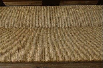 中古　松本民芸家具　#77型　ラッシ座(ガマ座)　和モダンな雰囲気を醸し出す3人掛け曲肘イス　定価約45万円　(R-084672)