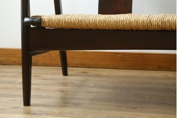 中古　松本民芸家具　#77型　ラッシ座(ガマ座)　和モダンな雰囲気を醸し出す3人掛け曲肘イス　定価約45万円　(R-084672)