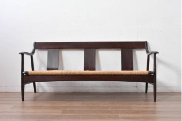 中古　松本民芸家具　#77型　ラッシ座(ガマ座)　和モダンな雰囲気を醸し出す3人掛け曲肘イス(定価約45万円)(アームベンチ、ラッシチェア、3P、三人掛け、椅子、ソファ)(R-084672)