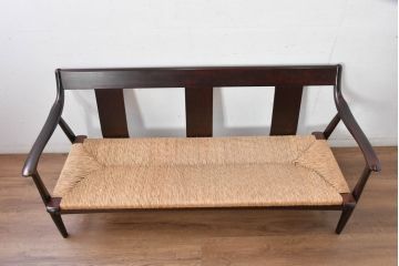 中古　松本民芸家具　#77型　ラッシ座(ガマ座)　和モダンな雰囲気を醸し出す3人掛け曲肘イス(定価約45万円)(アームベンチ、ラッシチェア、3P、三人掛け、椅子、ソファ)(R-084672)