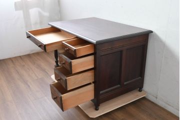 中古　美品!!　松本民芸家具　T型片袖机　美しい木目とクラシカルな佇まいが魅力的なデスク　定価約42万円相当　(R-084676)