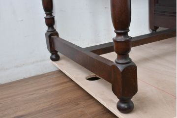 中古　美品!!　松本民芸家具　T型片袖机　美しい木目とクラシカルな佇まいが魅力的なデスク　定価約42万円相当　(R-084676)