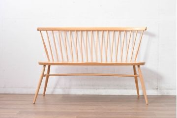 イギリス　希少なビンテージ品　ERCOL(アーコール)　MARGARET HOWELL(マーガレット・ハウエル)　エルム材・ビーチ材　北欧・ナチュラルインテリアにおすすめ!木のぬくもりと優しいフォルムが魅力のラブシート(R-084677)