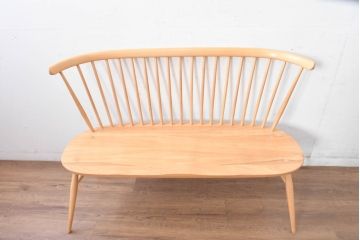 イギリス　希少なビンテージ品　ERCOL(アーコール)　MARGARET HOWELL(マーガレット・ハウエル)　エルム材・ビーチ材　北欧・ナチュラルインテリアにおすすめ!木のぬくもりと優しいフォルムが魅力のラブシート(R-084677)