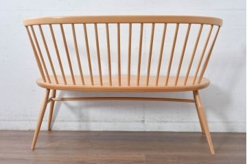 イギリス　希少なビンテージ品　ERCOL(アーコール)　MARGARET HOWELL(マーガレット・ハウエル)　エルム材・ビーチ材　北欧・ナチュラルインテリアにおすすめ!木のぬくもりと優しいフォルムが魅力のラブシート(R-084677)