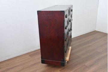 中古　美品　仙台民芸箪笥　欅産業　漆塗り　立派な杢目と牡丹があしらわれた装飾金具が美しい仙台箪笥　定価約60万円相当　(R-084679)