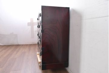 中古　美品　仙台民芸箪笥　欅産業　漆塗り　立派な杢目と牡丹があしらわれた装飾金具が美しい仙台箪笥　定価約60万円相当　(R-084679)
