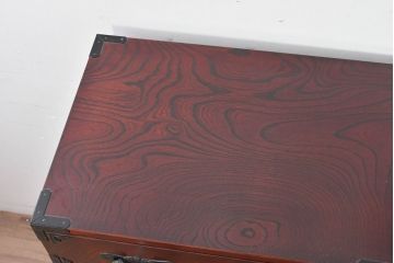 中古　美品　仙台民芸箪笥　欅産業　漆塗り　立派な杢目と牡丹があしらわれた装飾金具が美しい仙台箪笥　定価約60万円相当　(R-084679)