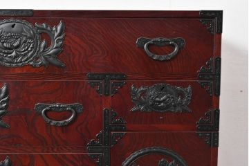 中古　美品　仙台民芸箪笥　欅産業　漆塗り　立派な杢目と牡丹があしらわれた装飾金具が美しい仙台箪笥　定価約60万円相当　(R-084679)
