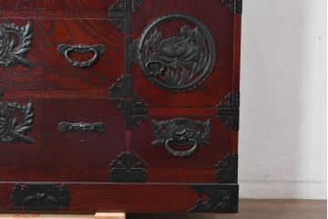 中古　美品　仙台民芸箪笥　欅産業　漆塗り　立派な杢目と牡丹があしらわれた装飾金具が美しい仙台箪笥　定価約60万円相当　(R-084679)