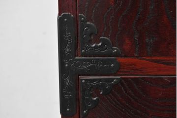 中古　美品　仙台民芸箪笥　欅産業　漆塗り　立派な杢目と牡丹があしらわれた装飾金具が美しい仙台箪笥　定価約60万円相当　(R-084679)