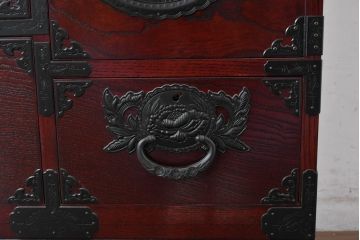 中古　美品　仙台民芸箪笥　欅産業　漆塗り　立派な杢目と牡丹があしらわれた装飾金具が美しい仙台箪笥　定価約60万円相当　(R-084679)