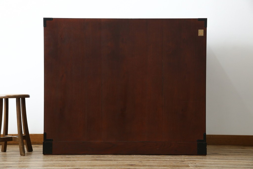 中古　仙台民芸箪笥　欅産業　漆塗り　立派な杢目と牡丹があしらわれた装飾金具が美しい仙台箪笥　定価約60万円相当　(R-084679)