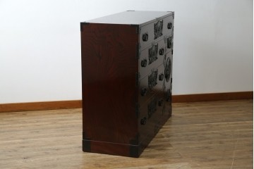 中古　仙台民芸箪笥　欅産業　漆塗り　立派な杢目と牡丹があしらわれた装飾金具が美しい仙台箪笥　定価約60万円相当　(R-084679)