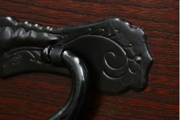 中古　仙台民芸箪笥　欅産業　漆塗り　立派な杢目と牡丹があしらわれた装飾金具が美しい仙台箪笥　定価約60万円相当　(R-084679)