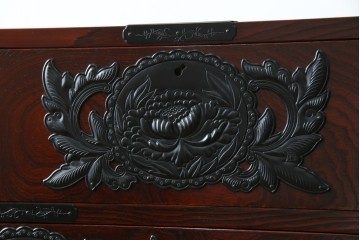 中古　仙台民芸箪笥　欅産業　漆塗り　立派な杢目と牡丹があしらわれた装飾金具が美しい仙台箪笥　定価約60万円相当　(R-084679)