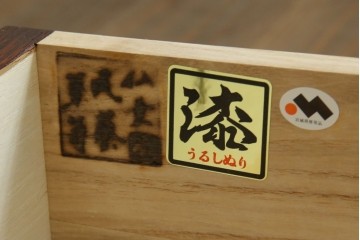 中古　仙台民芸箪笥　欅産業　漆塗り　立派な杢目と牡丹があしらわれた装飾金具が美しい仙台箪笥　定価約60万円相当　(R-084679)