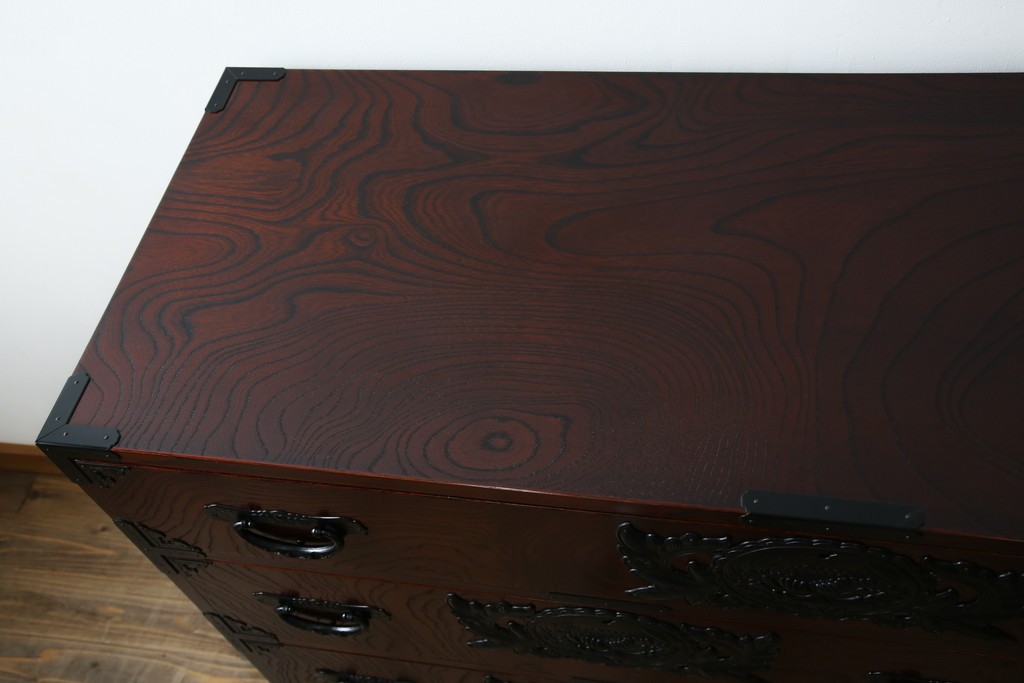 中古　仙台民芸箪笥　欅産業　漆塗り　立派な杢目と牡丹があしらわれた装飾金具が美しい仙台箪笥　定価約60万円相当　(R-084679)