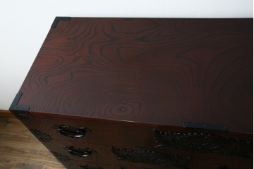 中古　仙台民芸箪笥　欅産業　漆塗り　立派な杢目と牡丹があしらわれた装飾金具が美しい仙台箪笥　定価約60万円相当　(R-084679)