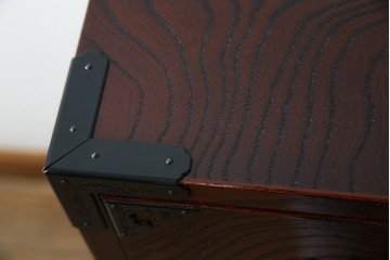 中古　仙台民芸箪笥　欅産業　漆塗り　立派な杢目と牡丹があしらわれた装飾金具が美しい仙台箪笥　定価約60万円相当　(R-084679)