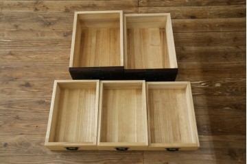 中古　仙台民芸箪笥　欅産業　漆塗り　立派な杢目と牡丹があしらわれた装飾金具が美しい仙台箪笥　定価約60万円相当　(R-084679)