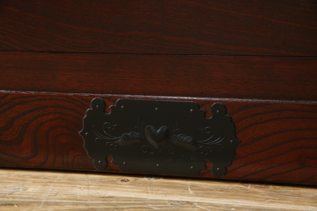 中古　仙台民芸箪笥　欅産業　漆塗り　立派な杢目と牡丹があしらわれた装飾金具が美しい仙台箪笥　定価約60万円相当　(R-084679)