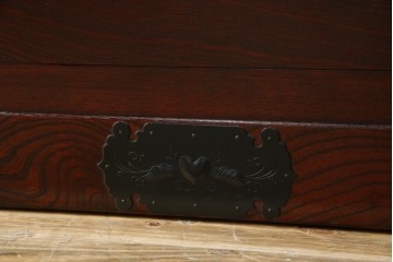 中古　仙台民芸箪笥　欅産業　漆塗り　立派な杢目と牡丹があしらわれた装飾金具が美しい仙台箪笥　定価約60万円相当　(R-084679)