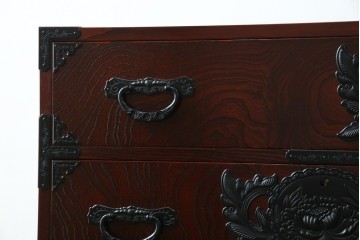 中古　仙台民芸箪笥　欅産業　漆塗り　立派な杢目と牡丹があしらわれた装飾金具が美しい仙台箪笥　定価約60万円相当　(R-084679)