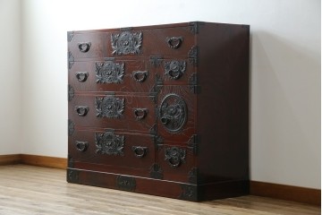 中古　仙台民芸箪笥　欅産業　漆塗り　立派な杢目と牡丹があしらわれた装飾金具が美しい仙台箪笥　定価約60万円相当　(R-084679)