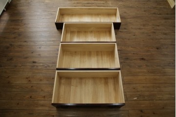 中古　仙台民芸箪笥　欅産業　漆塗り　立派な杢目と牡丹があしらわれた装飾金具が美しい仙台箪笥　定価約60万円相当　(R-084679)