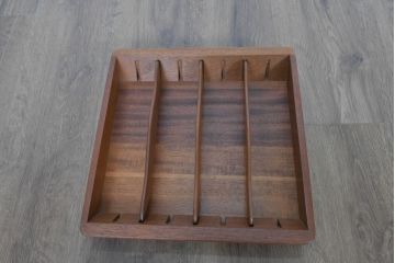 イギリスビンテージ　ERCOL(アーコール)　かわいい脚付きモデル!!　暮らしに上質なぬくもりを添えるサイドボード(R-084680)