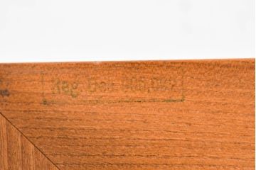 イギリスビンテージ　ERCOL(アーコール)　かわいい脚付きモデル!!　暮らしに上質なぬくもりを添えるサイドボード(R-084680)