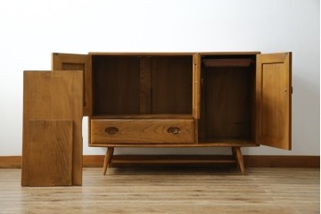 イギリスビンテージ　ERCOL(アーコール)　かわいい脚付きモデル!!　暮らしに上質なぬくもりを添えるサイドボード　(R-084680)