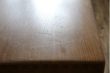 イギリスビンテージ　ERCOL(アーコール)　かわいい脚付きモデル!!　暮らしに上質なぬくもりを添えるサイドボード　(R-084680)