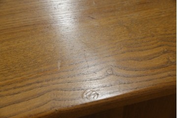 イギリスビンテージ　ERCOL(アーコール)　かわいい脚付きモデル!!　暮らしに上質なぬくもりを添えるサイドボード　(R-084680)