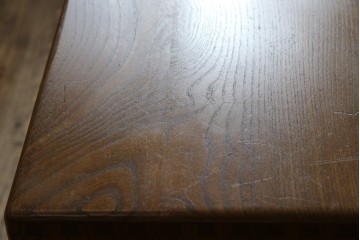 イギリスビンテージ　ERCOL(アーコール)　かわいい脚付きモデル!!　暮らしに上質なぬくもりを添えるサイドボード　(R-084680)