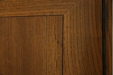 イギリスビンテージ　ERCOL(アーコール)　かわいい脚付きモデル!!　暮らしに上質なぬくもりを添えるサイドボード　(R-084680)