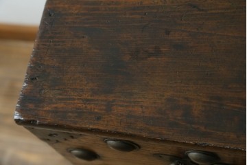 韓国アンティーク　松材　多彩な金具装飾が存在感を放つバンダチ　(R-084681)