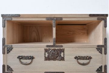 中古　会津松本(會津松本)　東西館　牡丹金具が上品な会津桐箪笥(桐たんす、小箪笥、和タンス、衣装箪笥、収納箪笥)(定価約49万円)(R-084682)