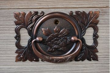 中古　会津松本(會津松本)　東西館　牡丹金具が上品な会津桐箪笥(桐たんす、小箪笥、和タンス、衣装箪笥、収納箪笥)(定価約49万円)(R-084682)