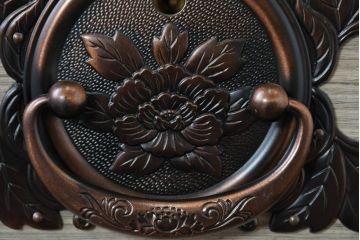 中古　会津松本(會津松本)　東西館　牡丹金具が上品な会津桐箪笥(桐たんす、小箪笥、和タンス、衣装箪笥、収納箪笥)(定価約49万円)(R-084682)
