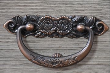 中古　会津松本(會津松本)　東西館　牡丹金具が上品な会津桐箪笥(桐たんす、小箪笥、和タンス、衣装箪笥、収納箪笥)(定価約49万円)(R-084682)