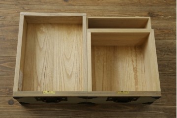 中古　会津松本(會津松本)　東西館　牡丹金具が上品なからくり会津桐箪笥　定価約49万円　(R-084682)