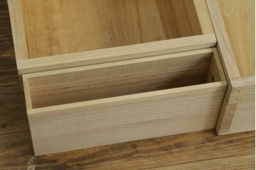 中古　会津松本(會津松本)　東西館　牡丹金具が上品なからくり会津桐箪笥　定価約49万円　(R-084682)