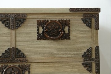 中古　会津松本(會津松本)　東西館　牡丹金具が上品なからくり会津桐箪笥　定価約49万円　(R-084682)