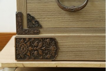 中古　会津松本(會津松本)　東西館　牡丹金具が上品なからくり会津桐箪笥　定価約49万円　(R-084682)