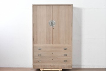 中古　伝統工芸士　田澤謙介作　引き手金具の繊細な意匠が目を惹く加茂総桐箪笥　(R-084683)