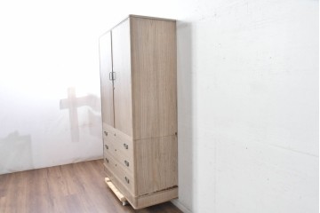 中古　伝統工芸士　田澤謙介作　引き手金具の繊細な意匠が目を惹く加茂総桐箪笥　(R-084683)