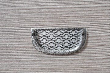 中古　伝統工芸士　田澤謙介作　引き手金具の繊細な意匠が目を惹く加茂総桐箪笥　(R-084683)