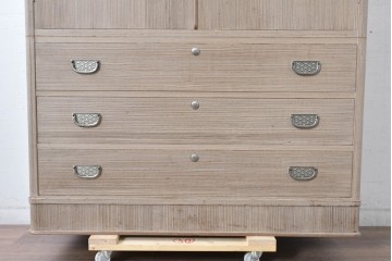 中古　伝統工芸士　田澤謙介作　引き手金具の繊細な意匠が目を惹く加茂総桐箪笥　(R-084683)